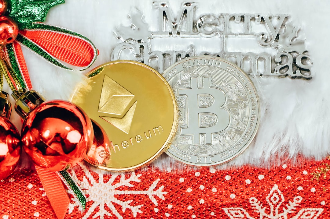 Photo Solana, Ethereum, blockchain, comparison, advantages